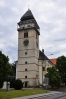 Renesanční věž kostela sv. Vavřince vytváří dominantu města. Je vyzdobena sgrafitovým kvádrováním . Sedmiposchoďová věž je ukázkou severoitalské stavitelské práce. Byla postavena v letech 1586 - 1592 pod vedením stavitelského mistra Francesca Garofa de Bissone.  Vystoupíte-li po 150 točitých schodech na ochoz, naskytne se Vám překrásný výhled na město a okolí.