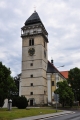 Renesanční věž kostela sv. Vavřince vytváří dominantu města. Je vyzdobena sgrafitovým kvádrováním . Sedmiposchoďová věž je ukázkou severoitalské stavitelské práce. Byla postavena v letech 1586 - 1592 pod vedením stavitelského mistra Francesca Garofa de Bissone.  Vystoupíte-li po 150 točitých schodech na ochoz, naskytne se Vám překrásný výhled na město a okolí.
