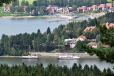 Lipno nad Vltavou vzkvétá, byť se to ne každému zamlouvá. Většinou jde ale jen o nesoudné jedince, co nevidí dál, než na špičku svého nosu.