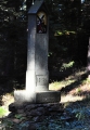 Původních, s letopočtem 1874, se zachovalo jen několik.