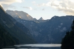 Jezero Königssee a okolní hory, Berchtesgadenské Alpy, Německo