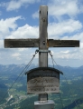 Na předvrcholu Frauenmauer (zřejmě také pojmenovaného dle oněch dvou žen, které se v jeskyni skrývaly).