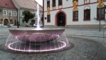 Kašna Pěti pramenů na nám. Republiky symbolizuje pět řek, které pramení ve Žďárských vrších. Jsou to Sázava, Svratka, Oslava, Doubrava a Chrudimka.