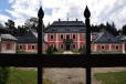 Lovecký zámeček je často označován za střechu Evropy, protože stojí přesně na rozvodí Labe a Dunaje. Ve 2. pol. 18. století jej nechal postavit Filip Kinský spolu s rozlehlou jelení oborou.