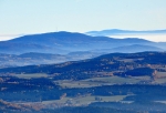Kleť, vzadu vykukuje Vysoká (Novohradské hory).