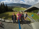 Jeden z Honzů měl s sebou kameru GoPro a selfie tyč, a tak jsme neváhali a celou dovolenou pořizovali společná “selfíčka”. Tahle ze skokanského můstku v Lillehammeru je první z nich.