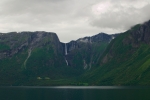 Vodopád Mardalsfossen a jezero Eikesdalsvatnet, Norsko