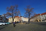 Mírové náměstí - Kamenná kašna. Opět fotím širokoúhlou Tokinou 11-16mm.
