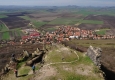 Ostroh s čedičovými věžičkami.