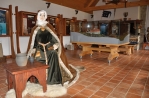 A muzeum, které se nachází u vstupu v kamenném domě, nán umožní shlédnout výstavu artefaktů archeologického průzkumu a mnoho jiných zajímavostí.