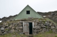 Zimní přístřešek nad Landmannalaugarem zblízka 