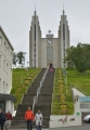Kostel Akureyrarkirkja z roku 1940, od stejného architekta jako Hallgrímskirkja v Reykjavíku. Uvnitř jsou nádherné vitráže, takže jeho návštěvu určitě můžeme doporučit.