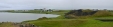 Panorama pseudokráterů Skútustaðagígar okolo jezera Stakhólstjörn, pravá část. Vzadu malá vesnička Skútustaðir.