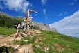 Stoupání doprovází úžasné barvy, tolik typické pro Dolomity.