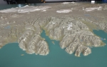 Vpředu vpravo poloostrov Tröllaskagi, který jsme objeli. Vlevo od něj, za fjordem Eyjafjörður se nachází neobydlený poloostrov, který by mohl poskytovat příležitosti pro pěkné túry. Úplně vlevo jezero Mývatn, vlevo vzadu Vatnajökull (největší ledovec Islandu), uprostřed Hofsjökull (3. největší), vpravo Langjökull (2. největší) a vzadu uprostřed Mýrdalsjökull (4. největší), okolo něhož jsme šli vandr.