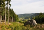 Vlevo Lhotecký Šefel (693 m n. m.).