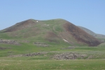 Vrchol Učtepe (3307 m) v pohoří Geghamy, Arménie