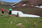 Výstup na vrchol Aždahak (3597 m) v pohoří Geghamy, Arménie