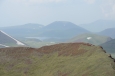 Výhled z vrcholu Aždahak (3597 m) v pohoří Geghamy, Arménie