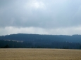 Dvojvrchol Okolí (956 m n. m.) je celý zalesněný.