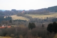 Kostel ve Svéràzu od Suše.