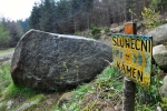Třetím do společnosti je menhir Sluneční kámen...