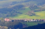 Dohlédneme na kostel ve Strašíně.