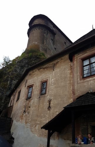 Horní hrad tvoří Citadela - nejstarší část hradu, která byla postavena v 13. století a sloužila na jeho obranu.