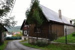 Habovku opouštíme a vstupujeme na neudržovanou pěšinku, kde to klouže.