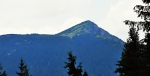 Osobitá (1 687 m n. m.). Osamocený vrchol, který míjí stezka od chaty Zverovka na Rákoň.