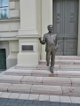 Albert Szent-György před univerzitou