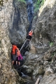 Maďarští turisté jeskyni prošli a tak do ní také s čelovkami nalezeme...