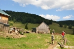 Pastavecký pes byl naštěstí dobře přivázaný, nějak jsme se mu nelíbili.