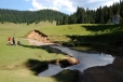 Planina Caput ukazuje jak potok může zmizet do podzemí. Krásné místo naštěstí není snadno dostupné, od Padisu ho dělí několik set výškových metrů.