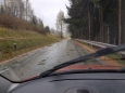 Cesta domů vypadá všelijak. Fakt může jít o život! Popadané větve, stromy, další vichr ohýbá velmi nebezpečně nad vozovku, až jeden smrk nad Zdíkovem spadne hned za mé auto. 