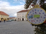 Na náměstí.