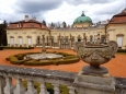 Zámek Buchlovice spolu s rozsáhlým parkem představuje opravdový architektonický skvost - typ italské vily, luxusního šlechtického sídla. Byl postaven v 17.-18. stol. ve stylu pozdní renesance italským stavitelem Domenicem Martinellim. (www.mapy.cz)