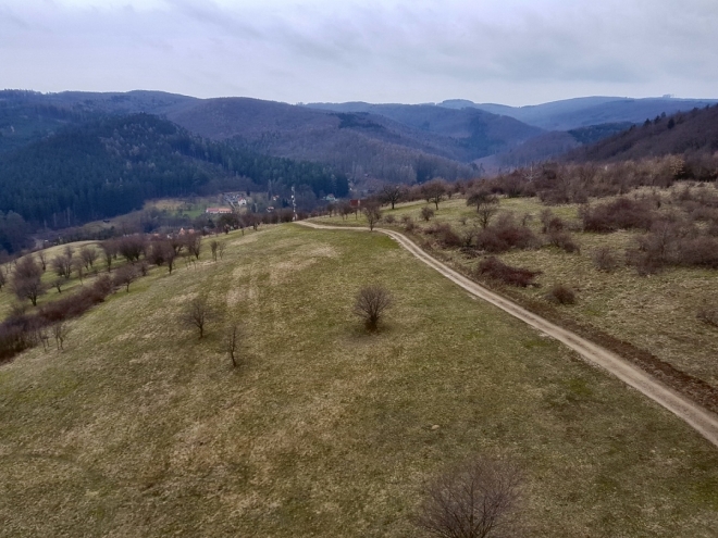 Pohled k Salaši a Pustému vrchu.