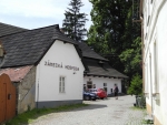 Hned tři hospody mají v neděli zavřeno. Až čtvrtá nás spasila.