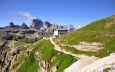Rifugio Auronzo, pozadí masím Monte Cristallo.