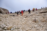 Do sedla sestupuje od lanovky mnoho turistů, ale dolinou Travenandzes již půjdeme sami.