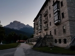 Na opačné straně ční Monte Pelmo (3 172 m). Jsme v dobré společnosti!
