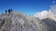 Na hřeben z údolí vede Wanderweg 260.