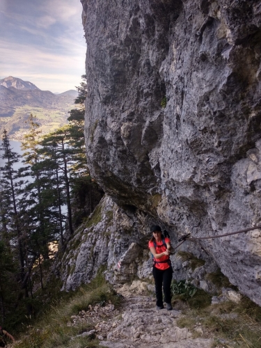 Stoupáme k Sulzkogelu (852 m). Za sebou máte první stovky výškových metrů, před sebou ještě více než 900 m.