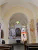 V kostele.