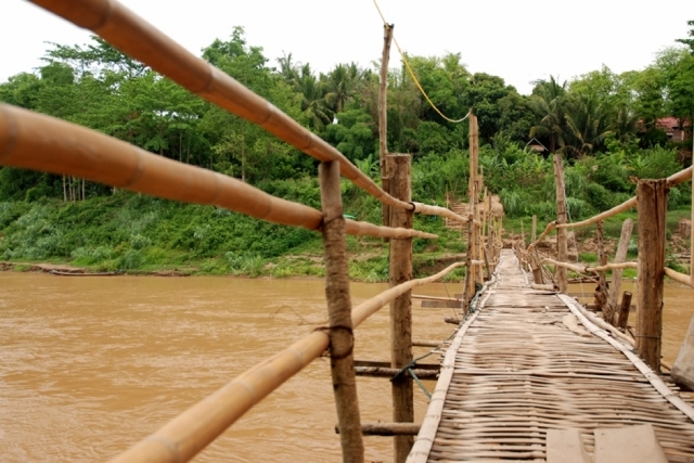 Bambusový most.Vang Vieng...