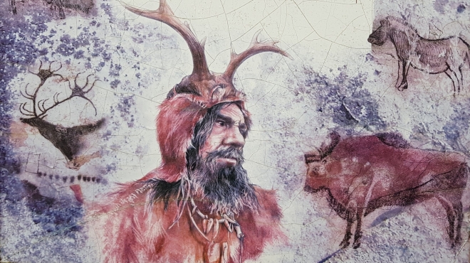 Šaman s pravěkými zvířaty mohl být na stěně jeskyně vyobrazen právě takto.