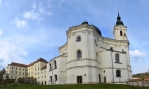 Kostel je mnohými odborníky označován jako nejkrásnější bsrokní stavba v ČR.