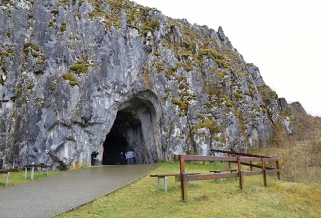 Vstupní brána do jeskyně Balcarka.