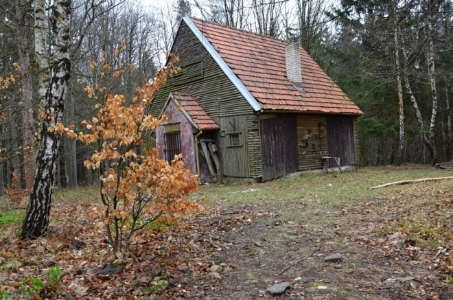 Lovecká chata na vrcholu Skal.